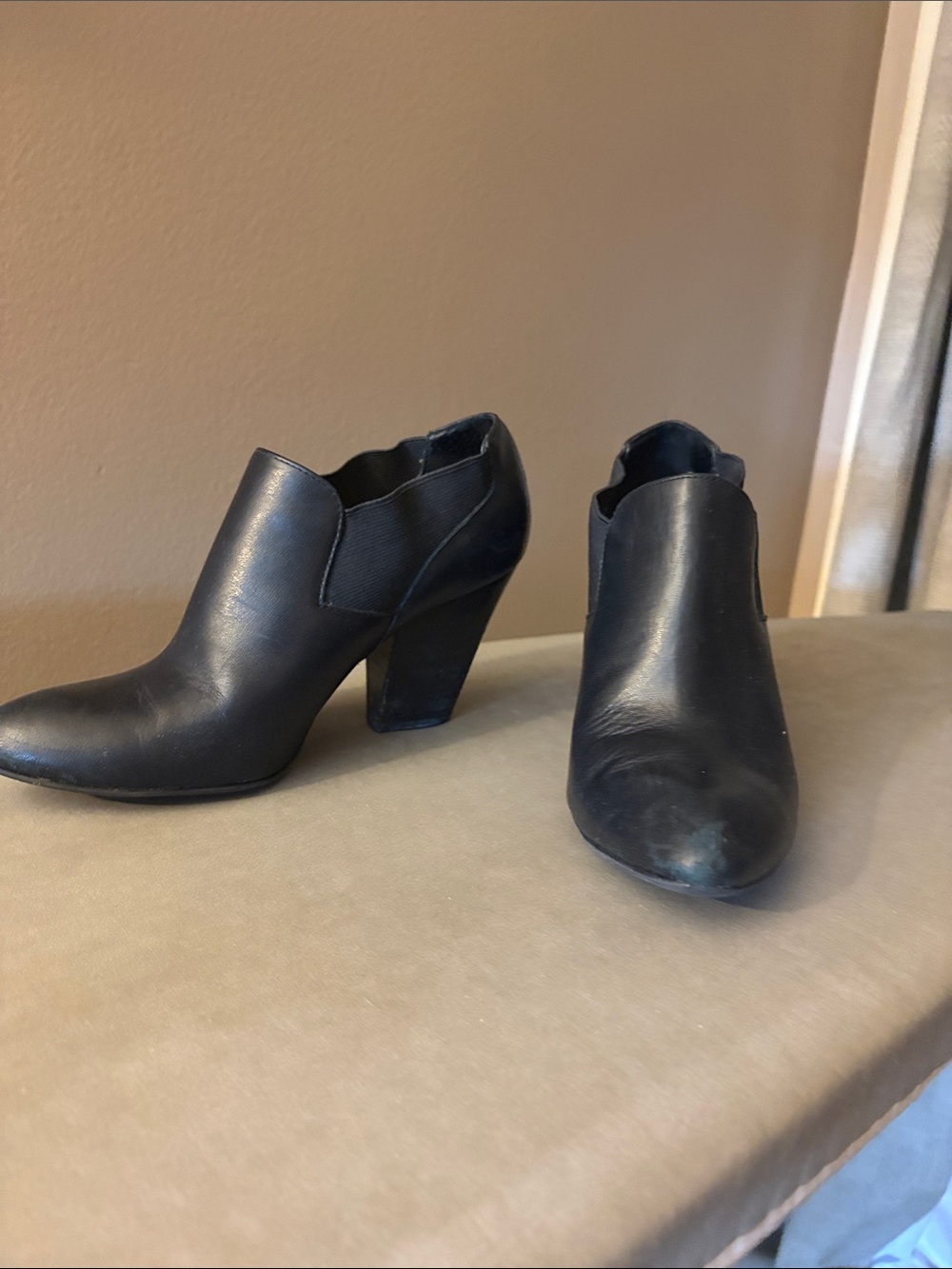 Ellen Tracy Black Leather Heeled Ankle Booties